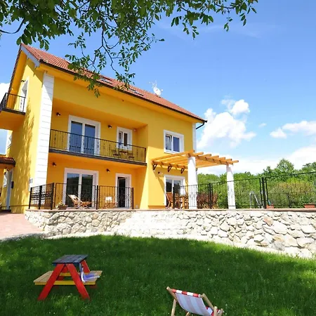 Prázdninový dům Alleinstehendes Mit Swimmingpool